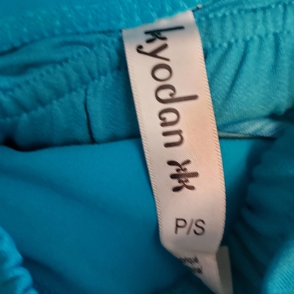 2 workout tops Tank Tops Hp 🔥🔥🔥 - Picture 3 of 3